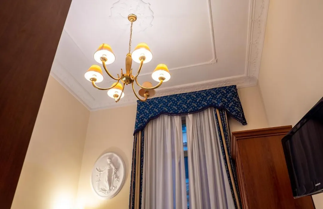 Caroline Suite-1
